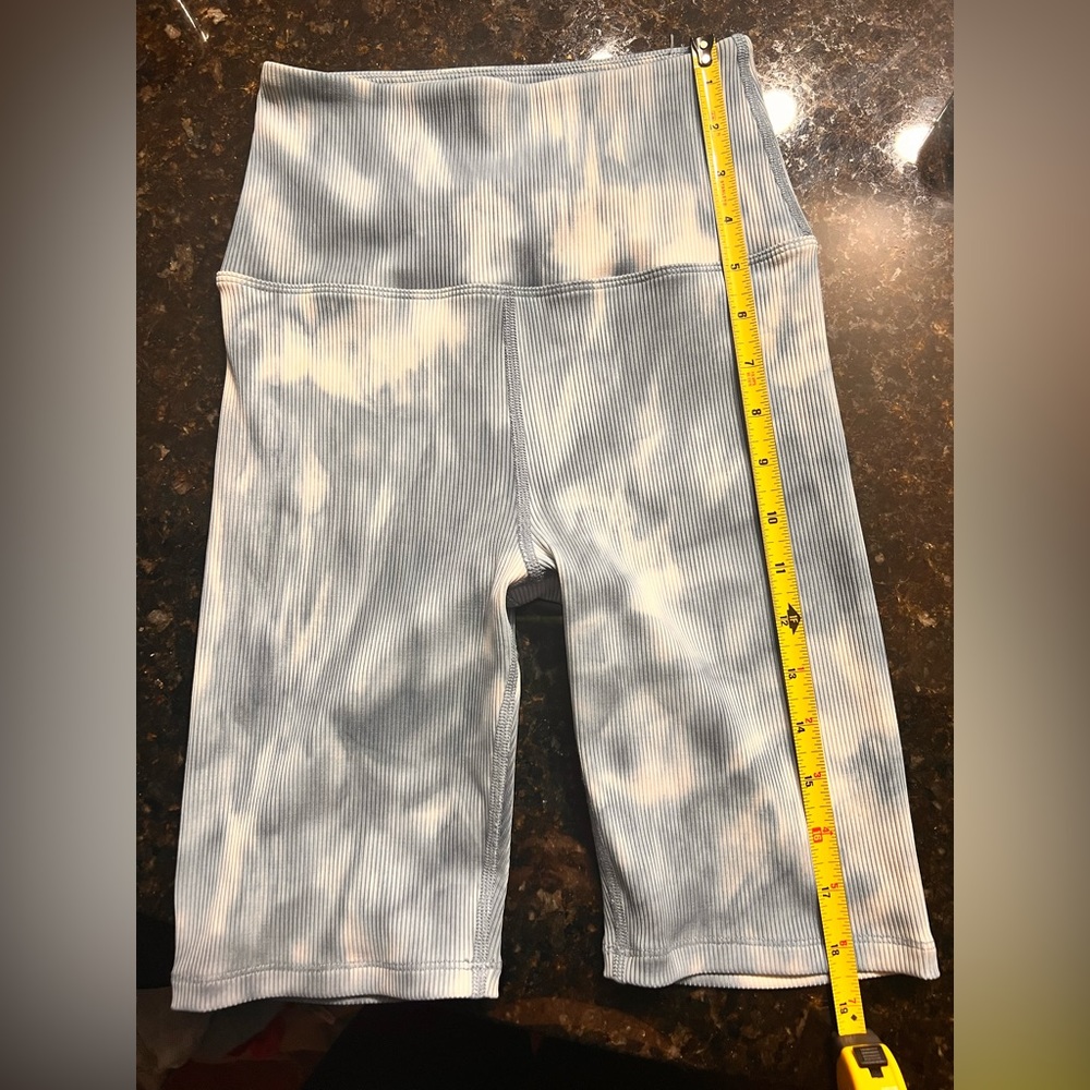 Just like new, worn once tye dyed bike shorts! 🏋🏻‍♀️🩵🤍